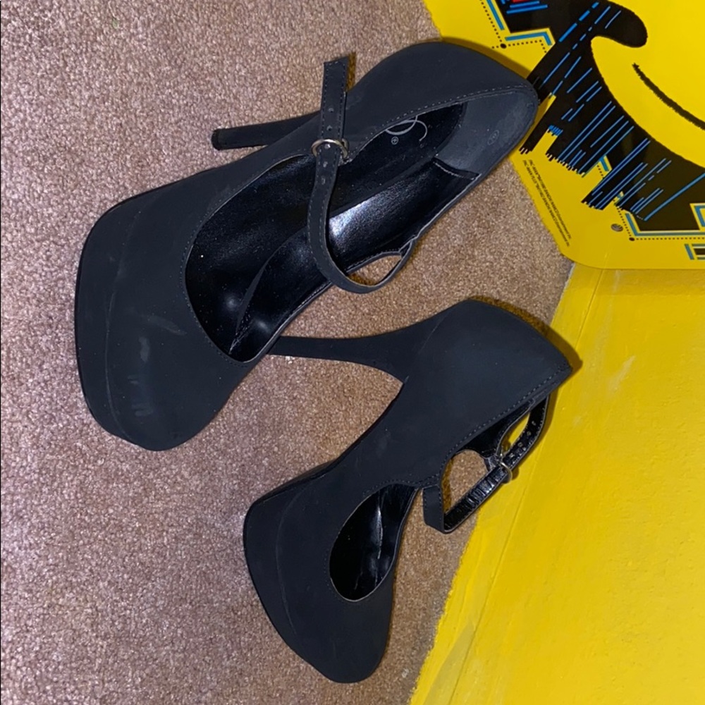 SUEDE HEELS 👠